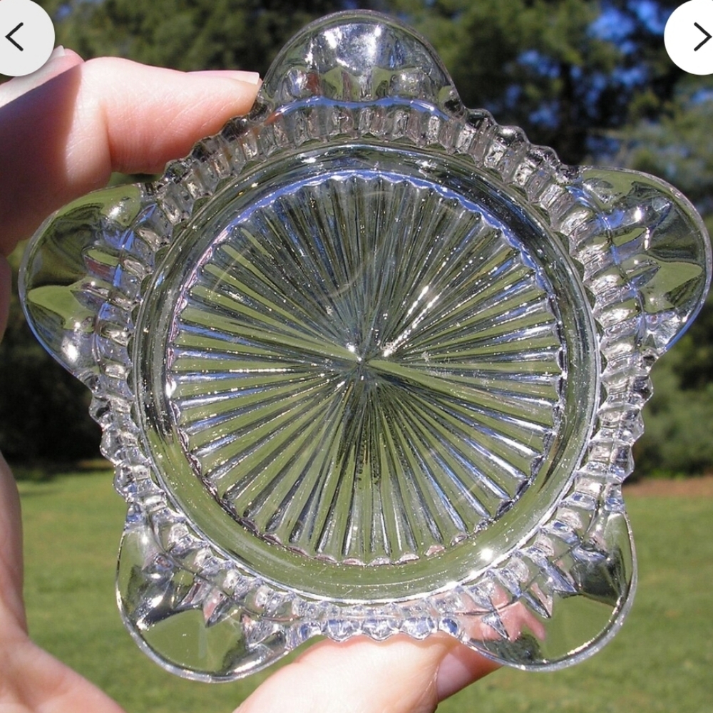 Elegant Glass Ashtry